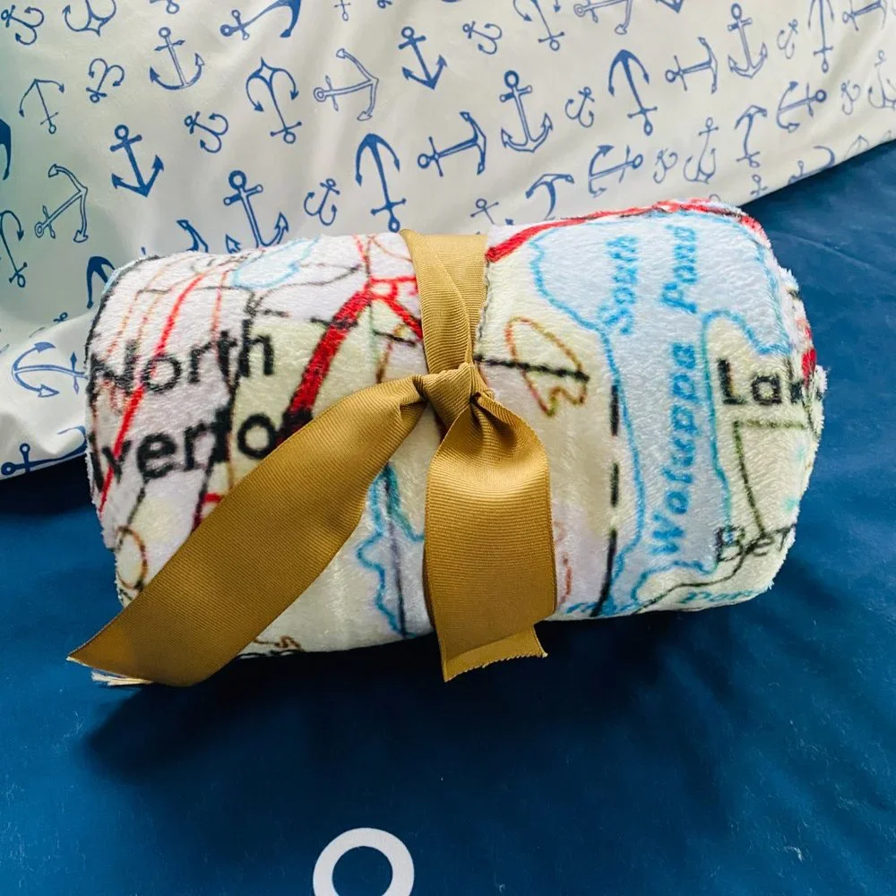 NEW without TAGS PLUSH South Eastern Massachusetts Blanket